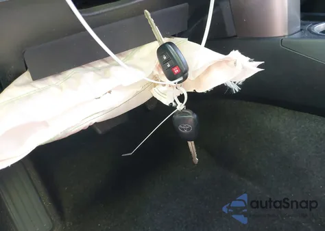 2017 Toyota Rav4 Le z USA, uszkodzony, nr VIN JTMZFREV8HJ124053